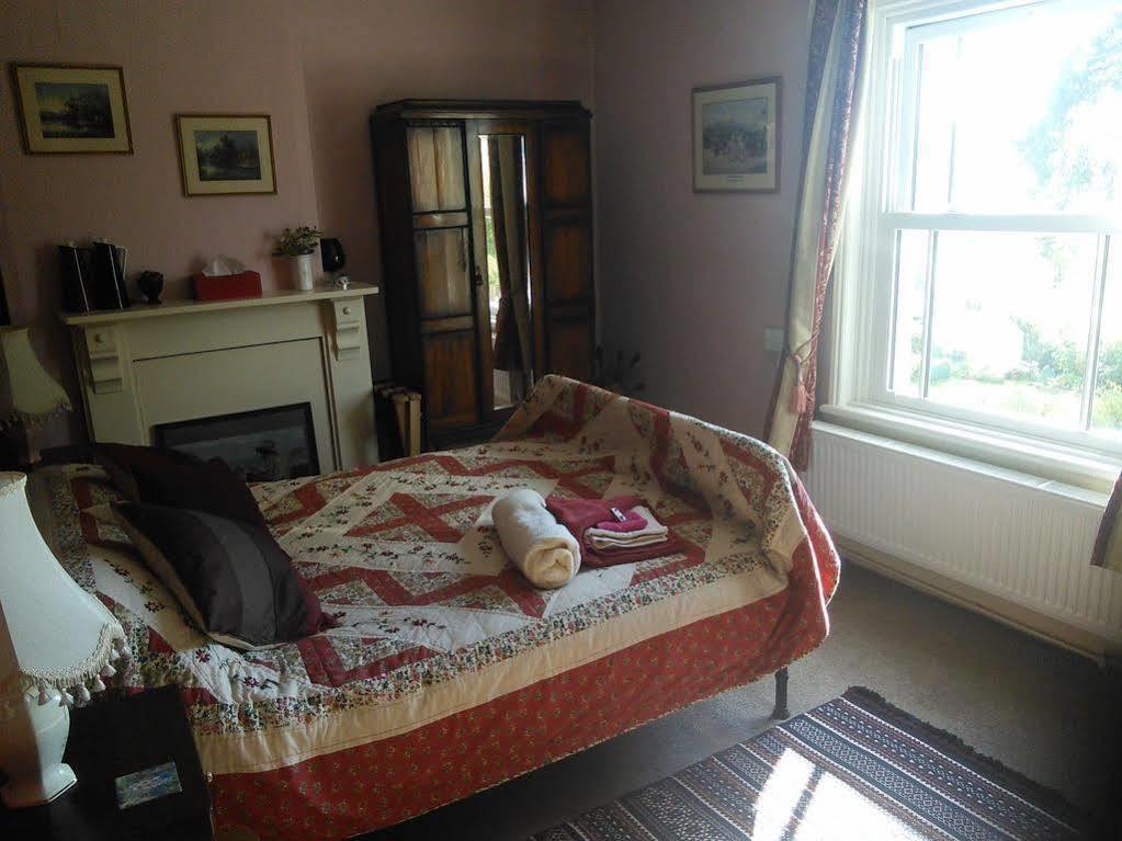 Lion Hotel Llanbister Bagian luar foto